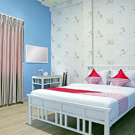 Oyo 1386 Hotel Grand Gabelo Bukittinggi Exteriör bild
