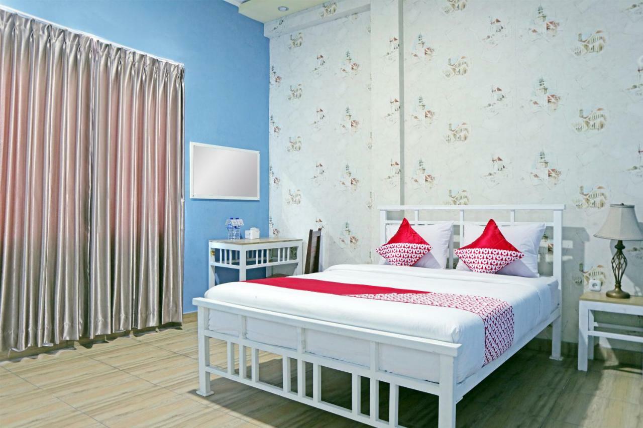 Oyo 1386 Hotel Grand Gabelo Bukittinggi Exteriör bild