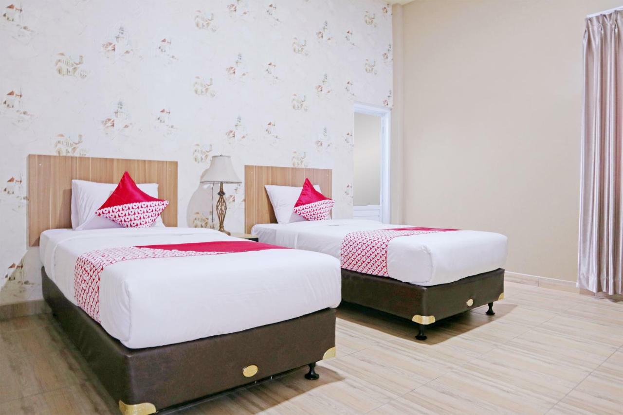 Oyo 1386 Hotel Grand Gabelo Bukittinggi Exteriör bild